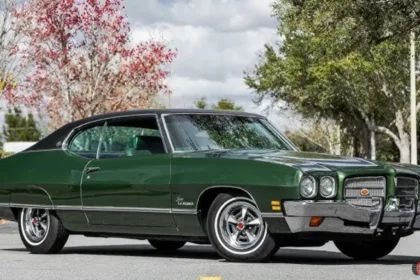 1972 Pontiac LeMans Luxury Sedan